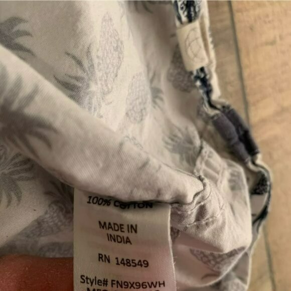 Free Planet men's size small blue and white Pineapple print button up shirt - Picture 6 of 7